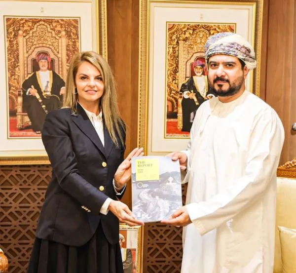 "شركة ساحات المدن فرع سلطنة عمان تشيد بدور التجارة والصناعة" في عقد تعاونا مع "أكسفورد للأعمال" لإعداد التقارير الاقتصادية. ورؤى قيمة في "عُمان 2024" لتعزيز الاستثمارات.